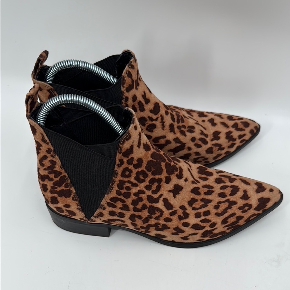 Bella Vita Brown Chelsea Boots with Suede-Like Finish Size 8.5 - Picture 2 of 10